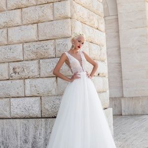 Daria Karlozi Wedding Gown